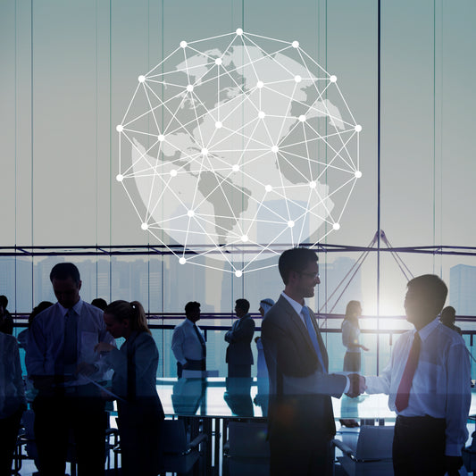 Combina Canales en Línea y Fuera de Línea para el Éxito Internacional: Estrategias para Empresarios y Emprendedores